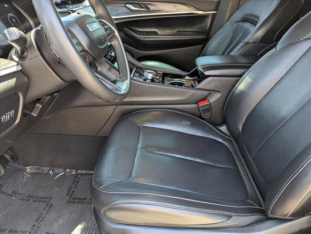 Used 2023 Jeep Grand Cherokee Limited AWD/4WD image 16