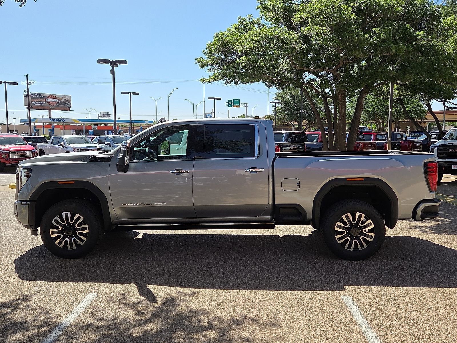 New 2026 GMC Sierra 2500 Denali Ultimate w/ LPO, Black Badging Package AWD/4WD image 2