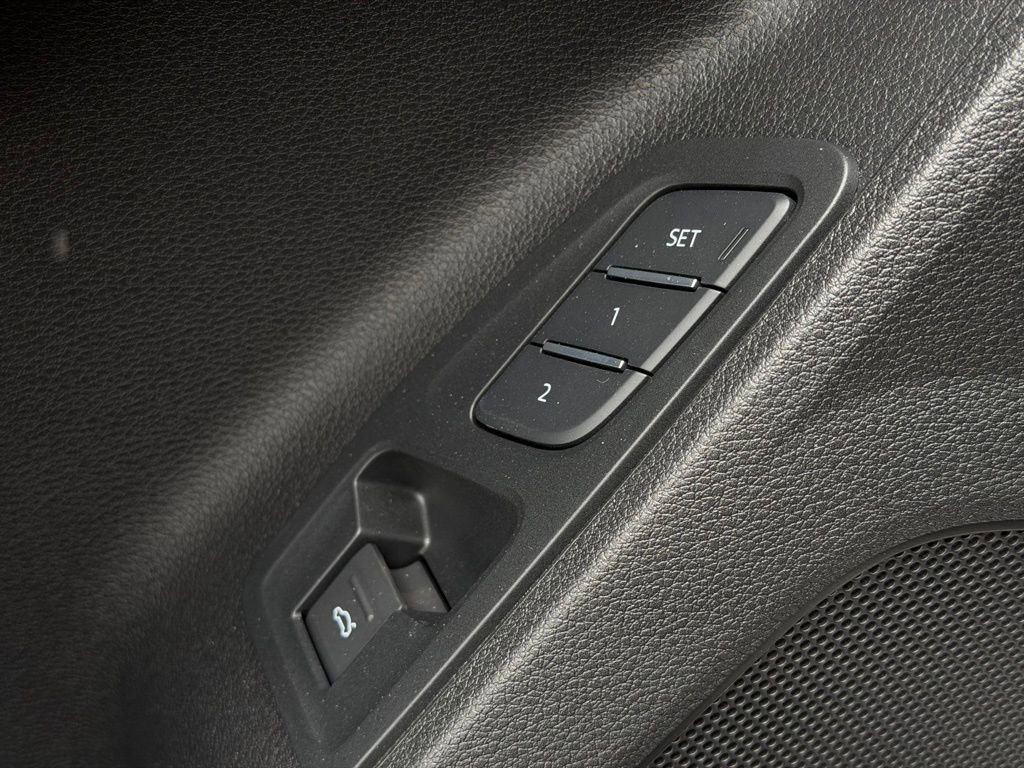 New 2025 Audi Q3 2.0T Premium image 23