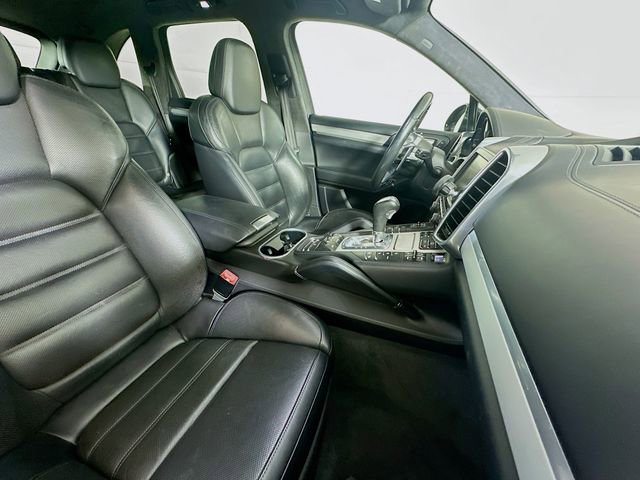 Used 2015 Porsche Cayenne Turbo image 31
