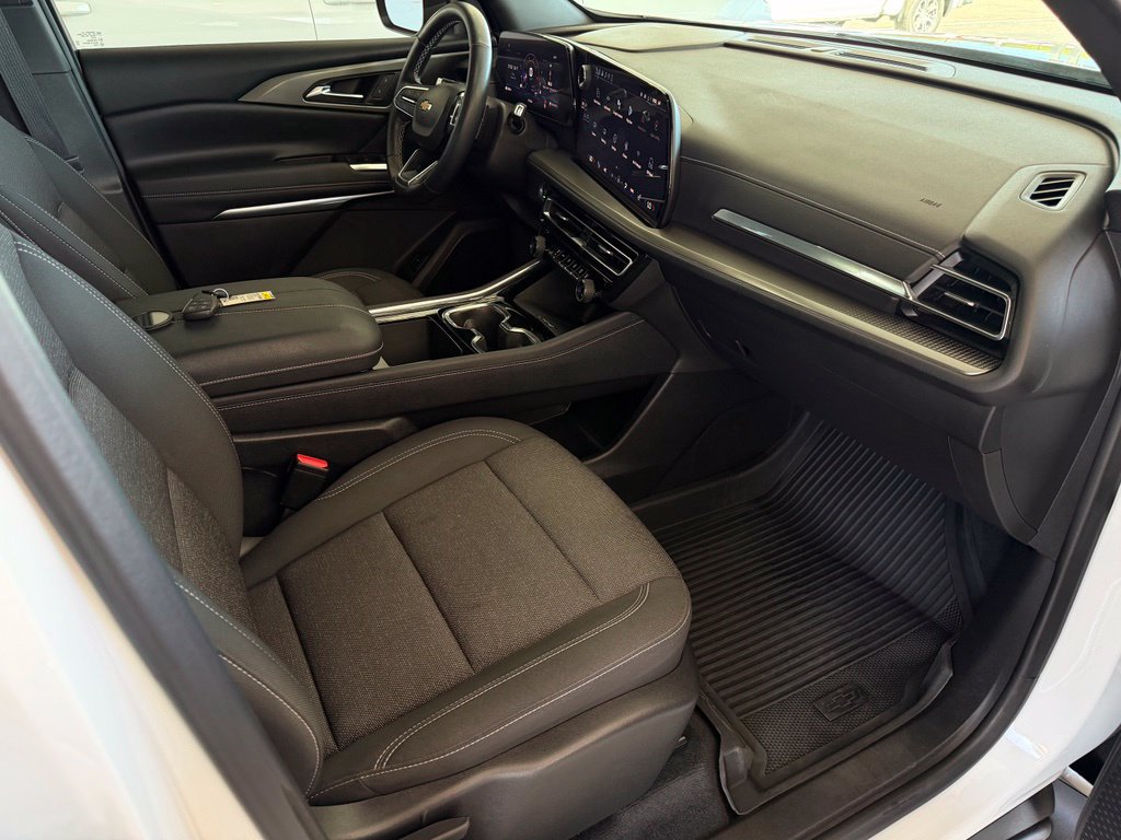 Used 2025 Chevrolet Traverse LT w/ LPO, Floor Liner Package FWD image 19