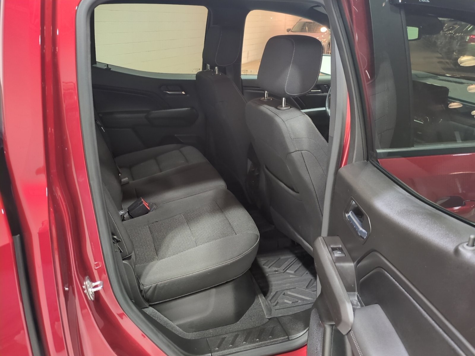 Used 2024 Chevrolet Colorado LT w/ LT Convenience Package II AWD/4WD image 11