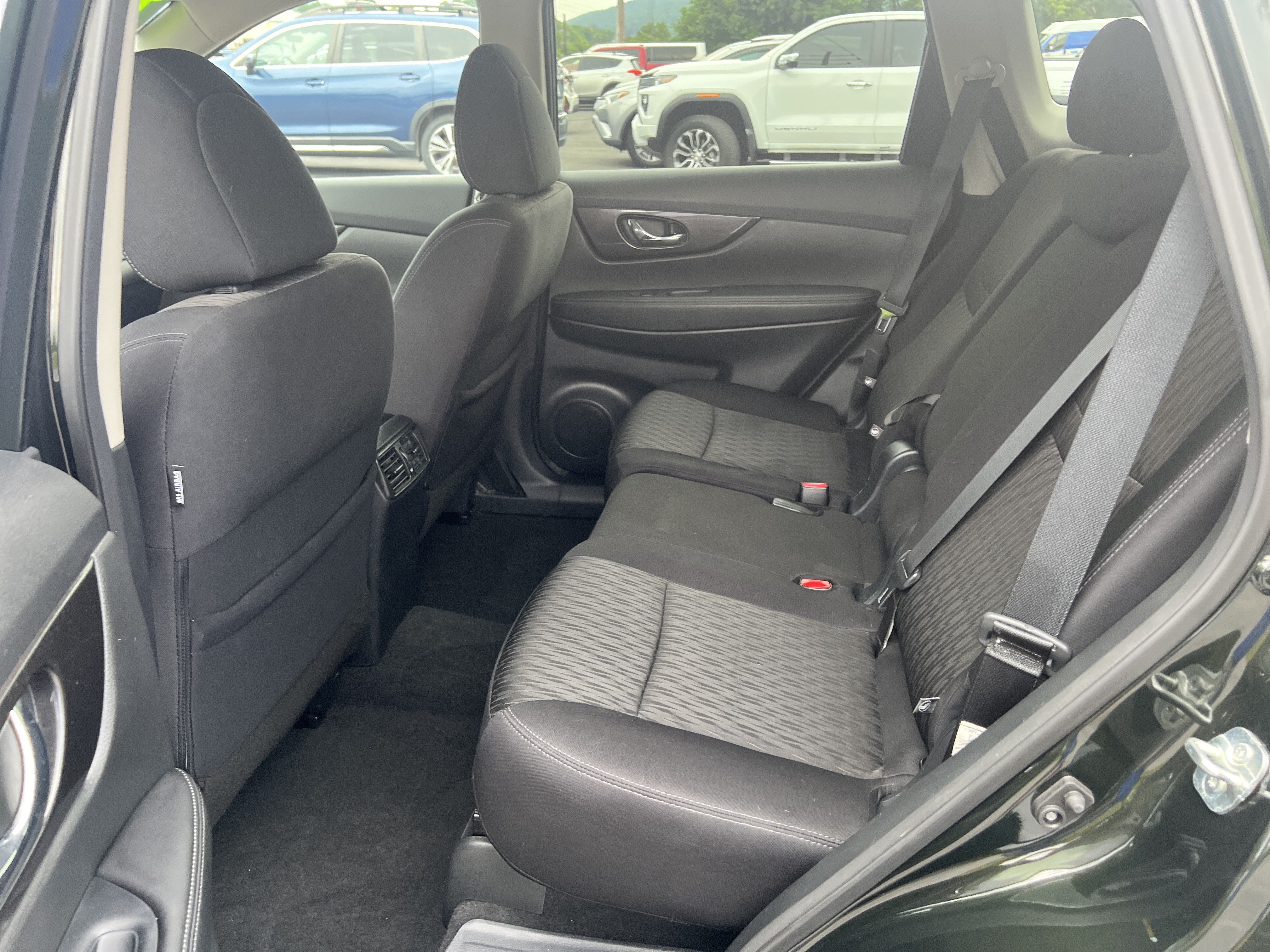 Used 2019 Nissan Rogue SV AWD/4WD image 13