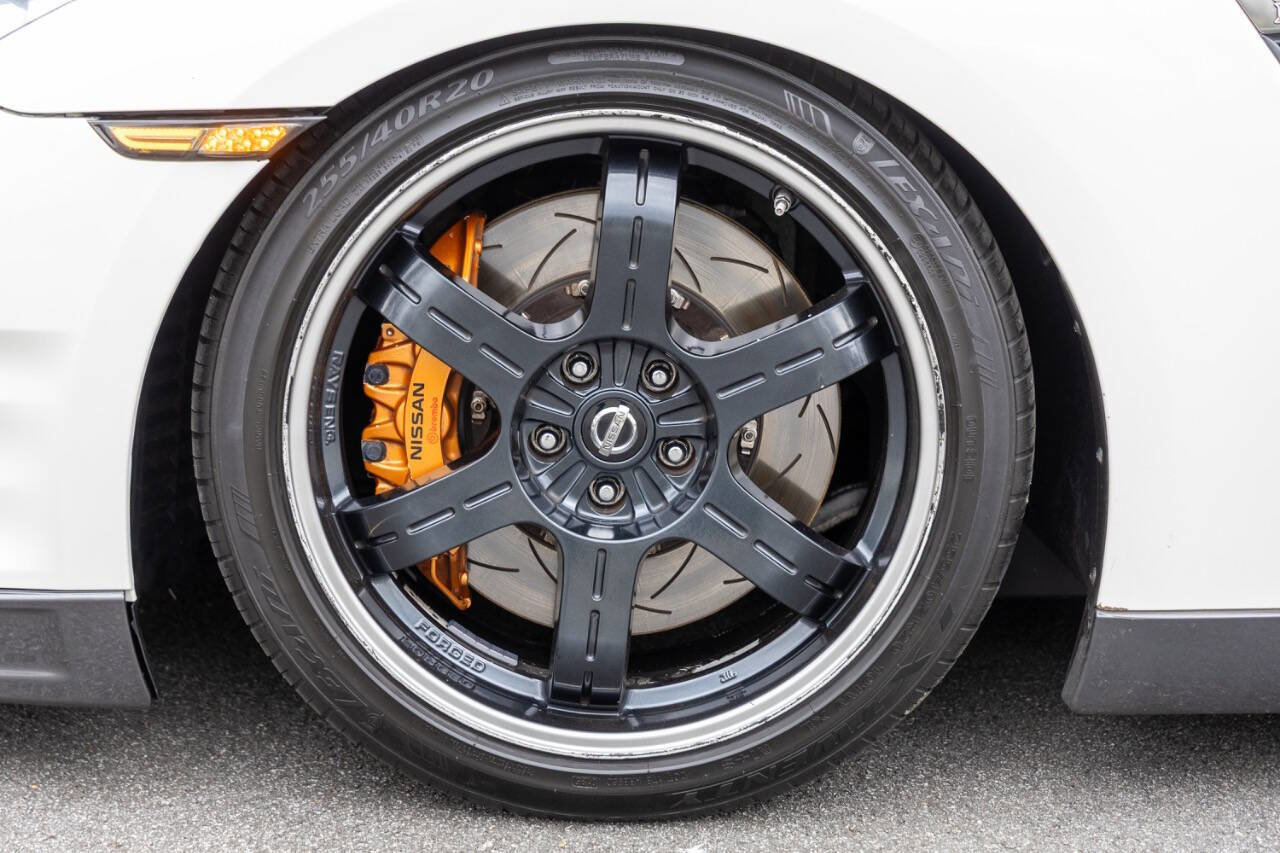 Used 2014 Nissan GT-R Black Edition AWD/4WD image 12