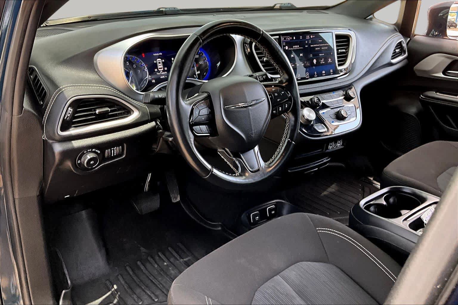 Used 2021 Chrysler Pacifica Touring w/ S Appearance Package FWD image 17