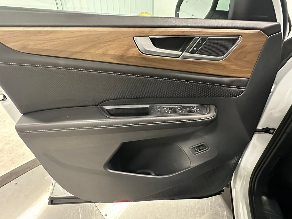 Used 2024 Volkswagen Atlas SE w/ Panoramic Sunroof Package AWD/4WD image 23