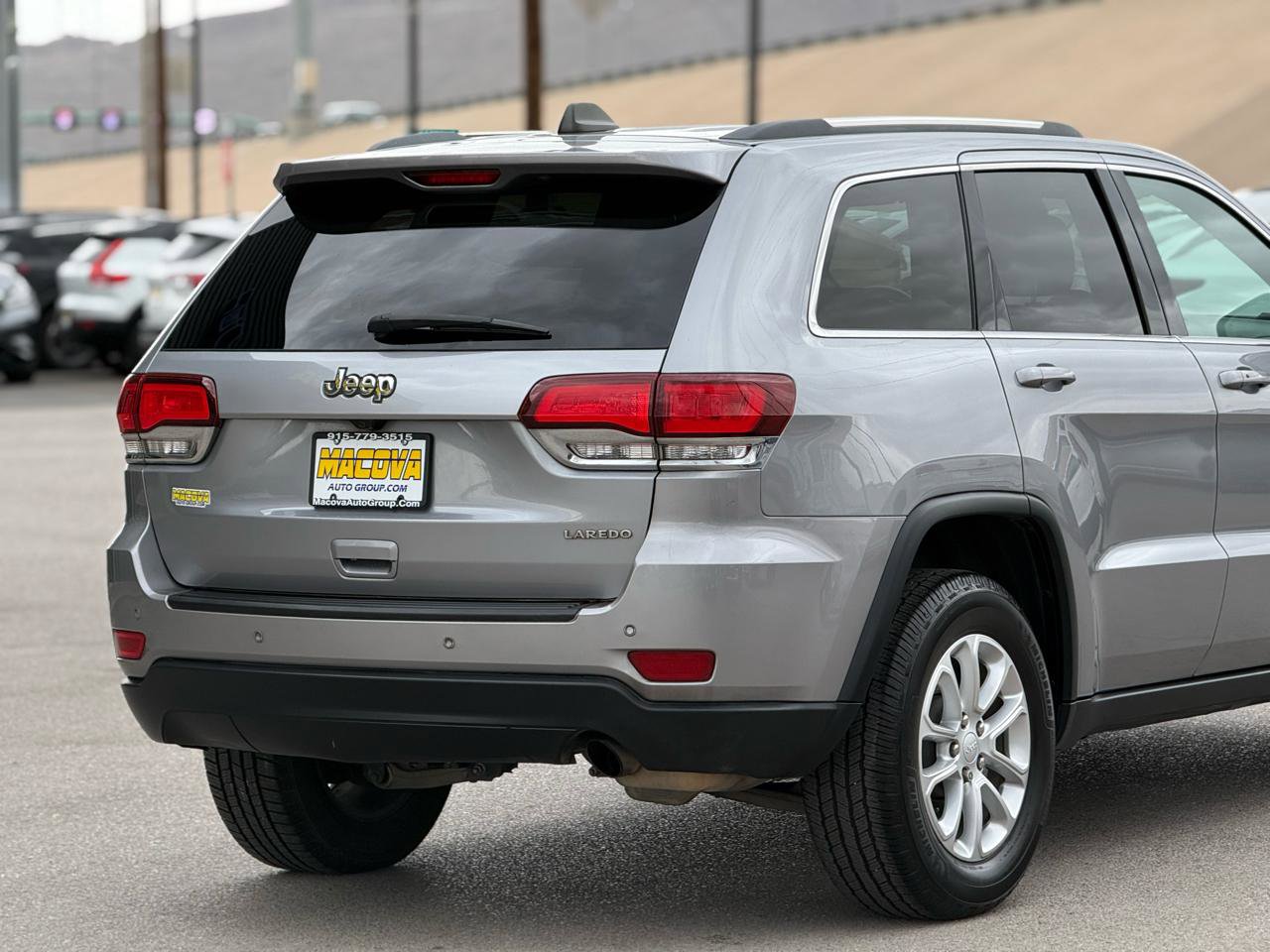 Used 2021 Jeep Grand Cherokee Laredo RWD image 9
