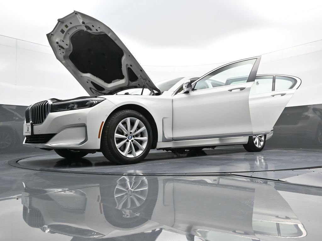 Used 2021 BMW 740i xDrive image 40