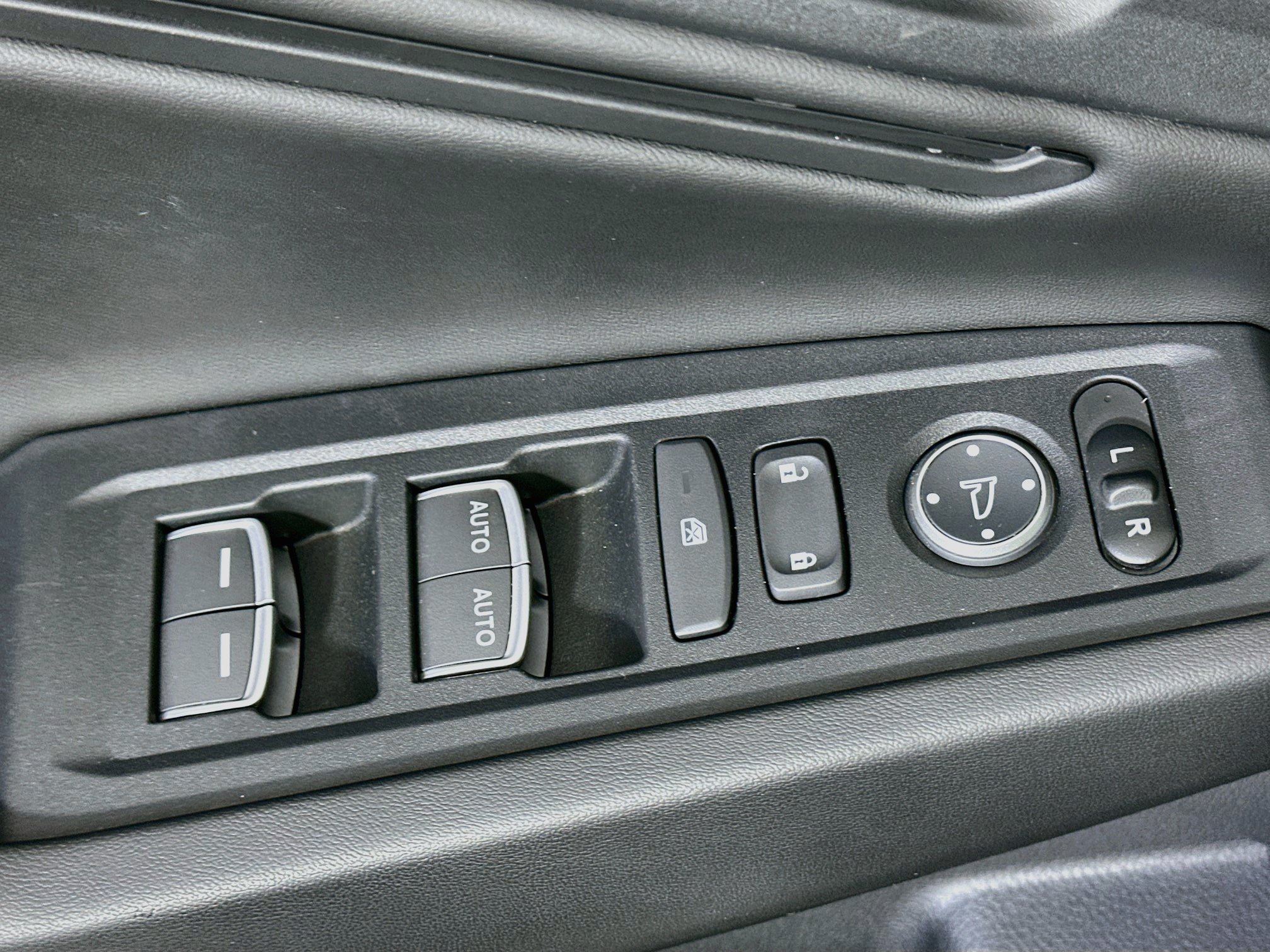 Used 2025 Honda Accord SE image 15