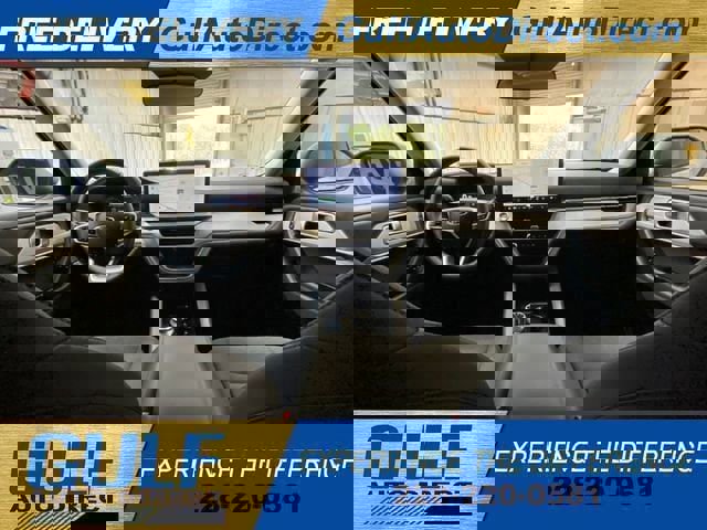 Used 2025 Ford Explorer Active image 2