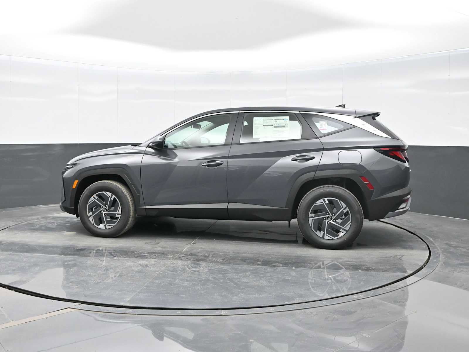 New 2026 Hyundai Tucson Blue SE image 5