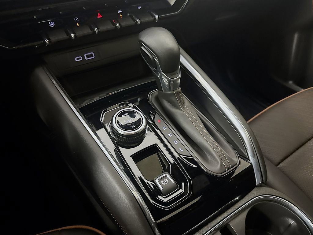 Used 2024 GMC Canyon AT4 w/ AT4 Premium Package image 12