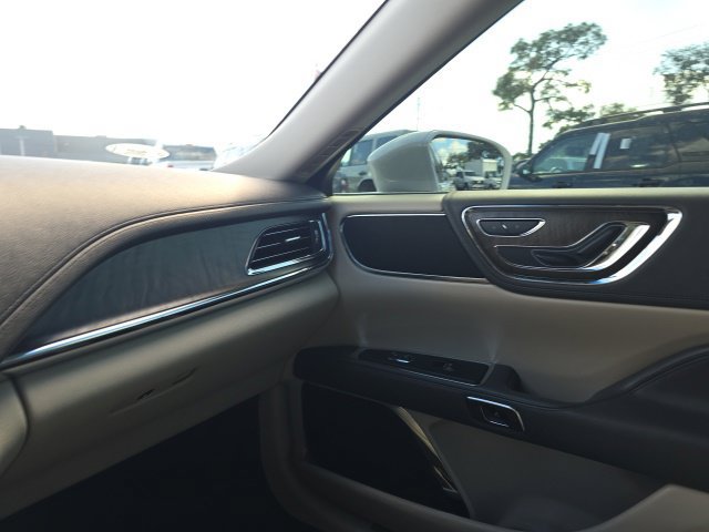 Used 2019 Lincoln Continental Select FWD image 18