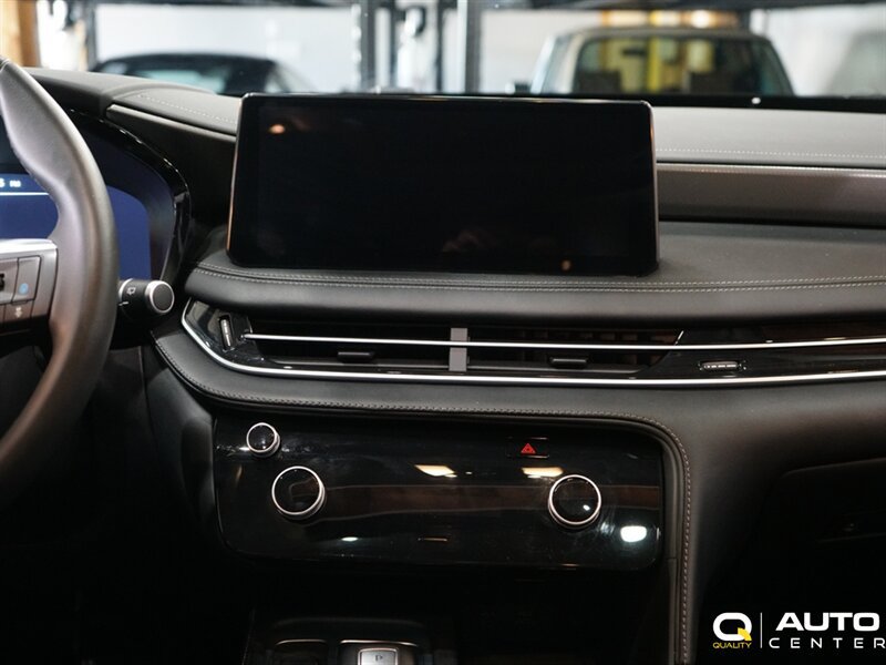 Used 2024 INFINITI QX60 Luxe AWD/4WD image 18
