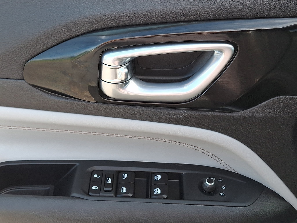Used 2025 Jeep Compass Limited AWD/4WD image 14