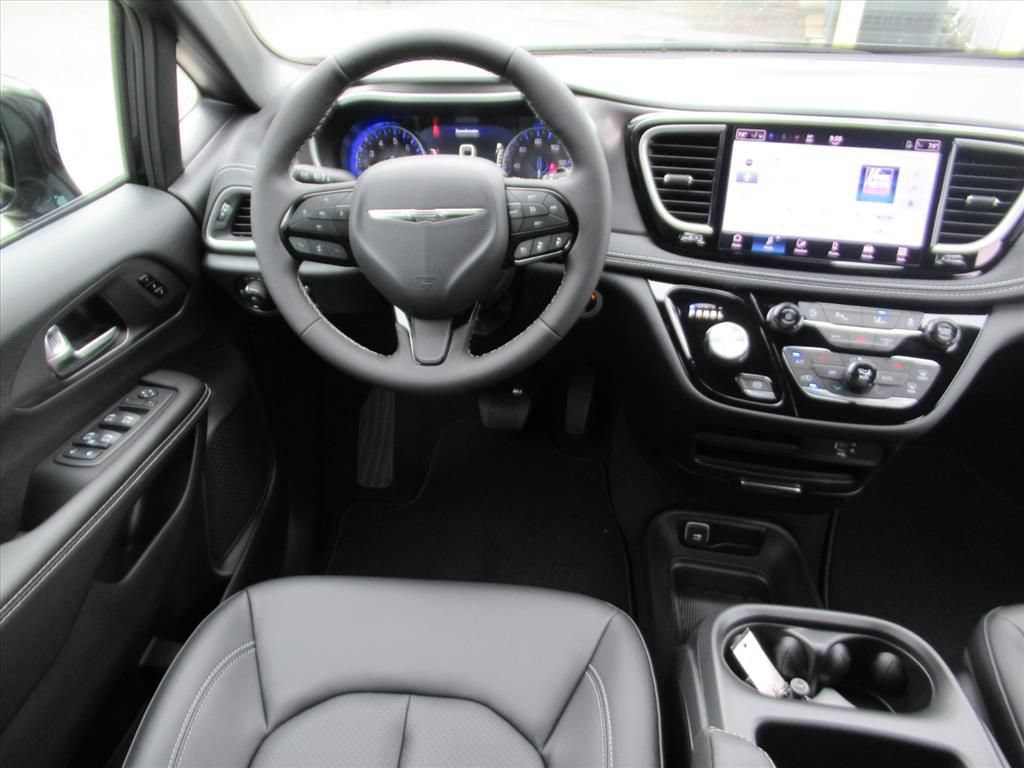 New 2026 Chrysler Pacifica Select w/ S Appearance Package FWD image 13