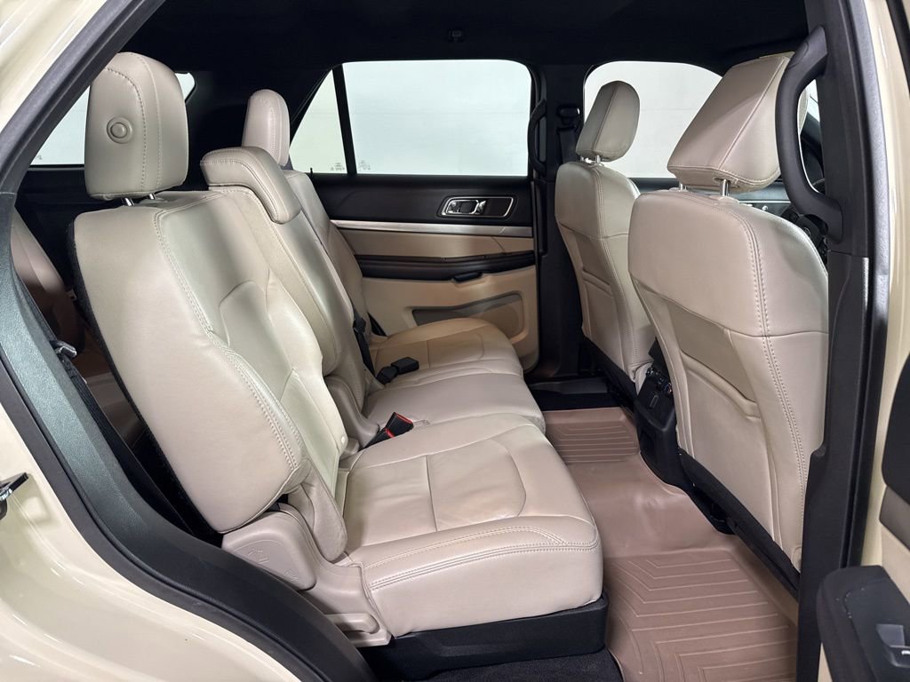 Used 2018 Ford Explorer XLT w/ Equipment Group 202A FWD image 14