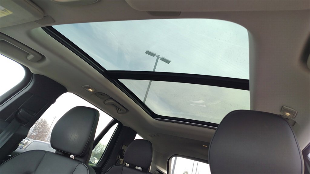 Certified 2025 Volvo XC90 B6 Plus image 25