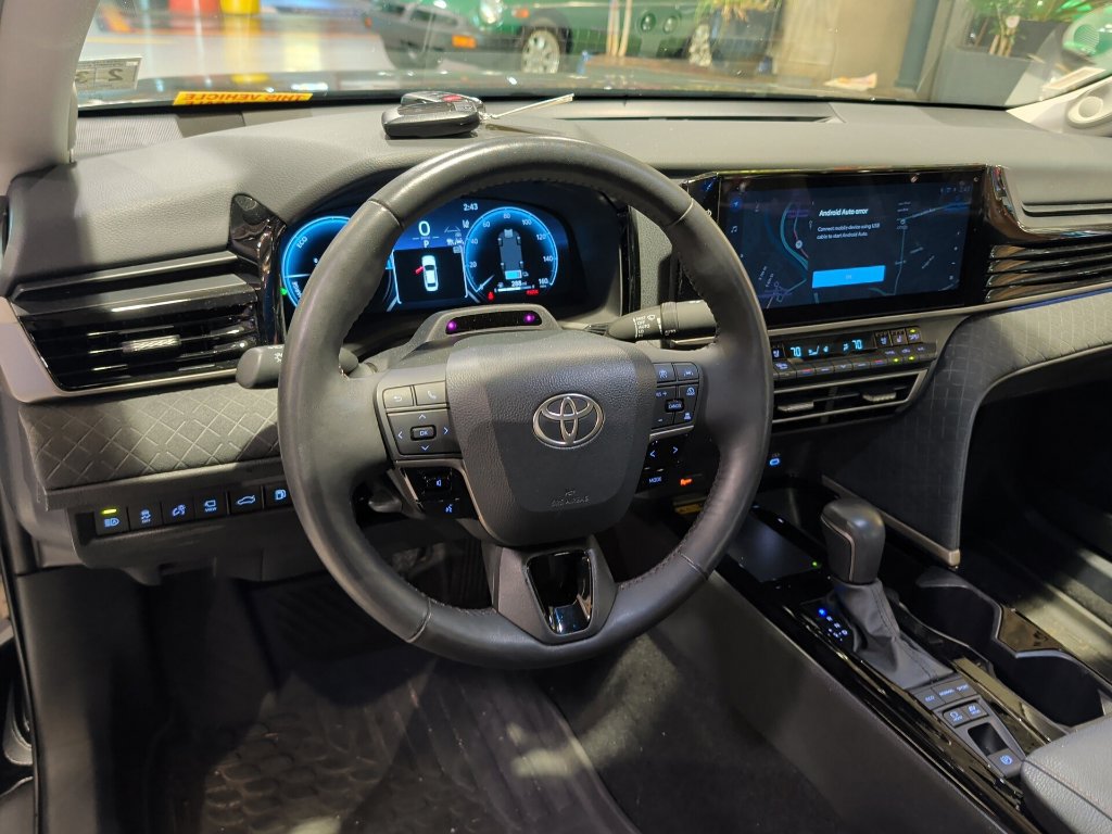 Used 2025 Toyota Camry XLE w/ Premium Plus Package AWD/4WD image 5