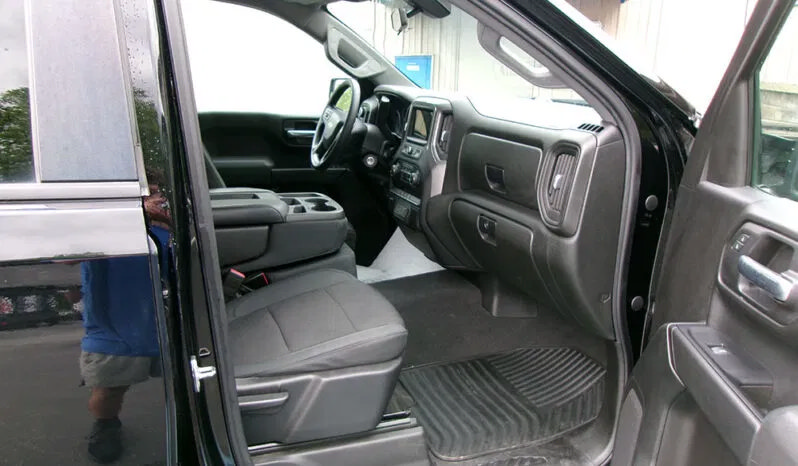 Used 2019 Chevrolet Silverado 1500 Custom w/ Custom Convenience Package AWD/4WD image 9