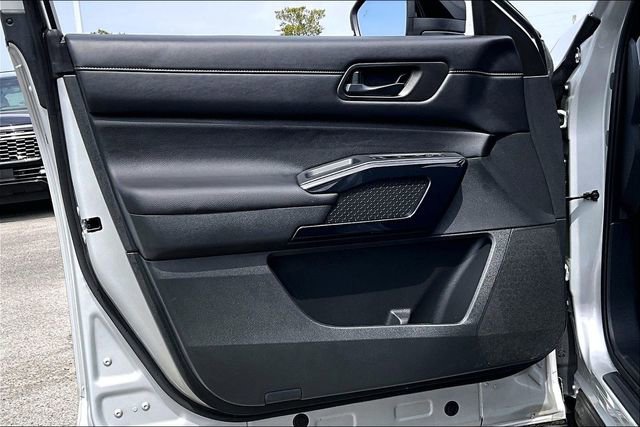 Certified 2025 Nissan Pathfinder S image 17