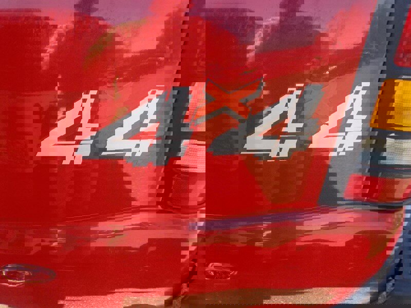 Used 2005 GMC Sierra 3500 SLE w/ Heavy-Duty Power Package image 12