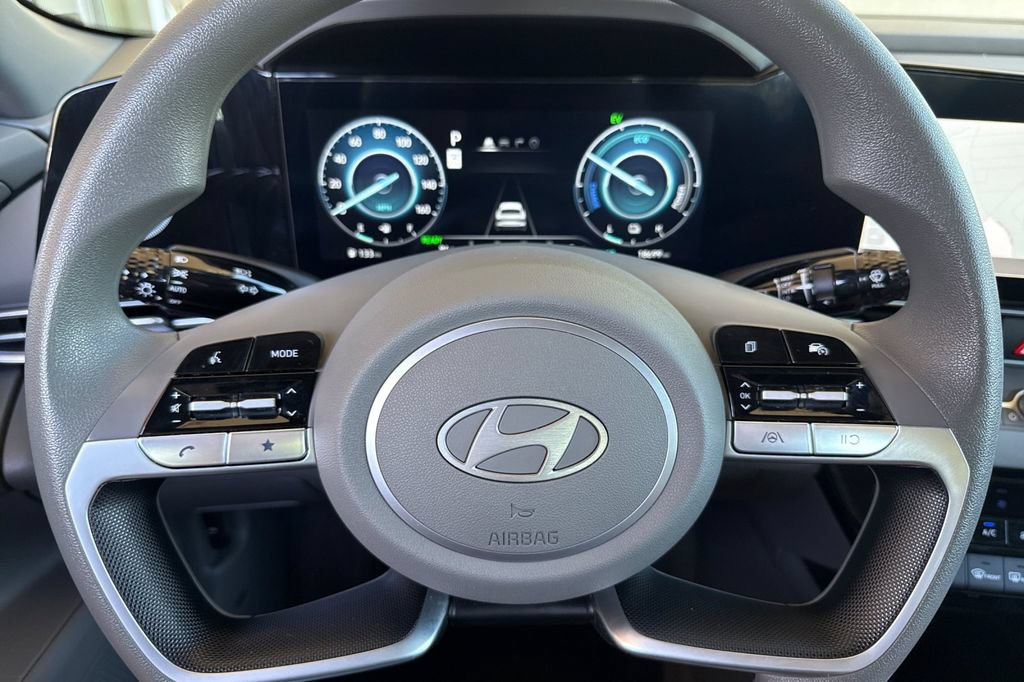 Used 2024 Hyundai Elantra Blue FWD image 26