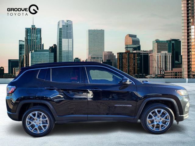 Used 2022 Jeep Compass Latitude w/ Sun and Sound Group image 7