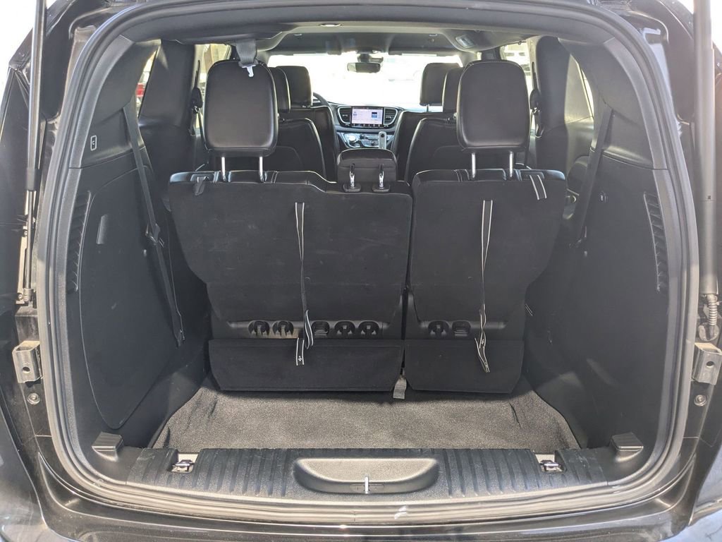 Used 2025 Chrysler Pacifica Select image 26