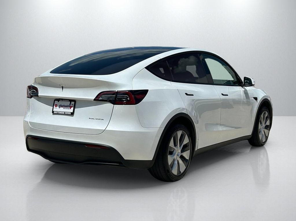 Used 2024 Tesla Model Y Long Range AWD/4WD image 5