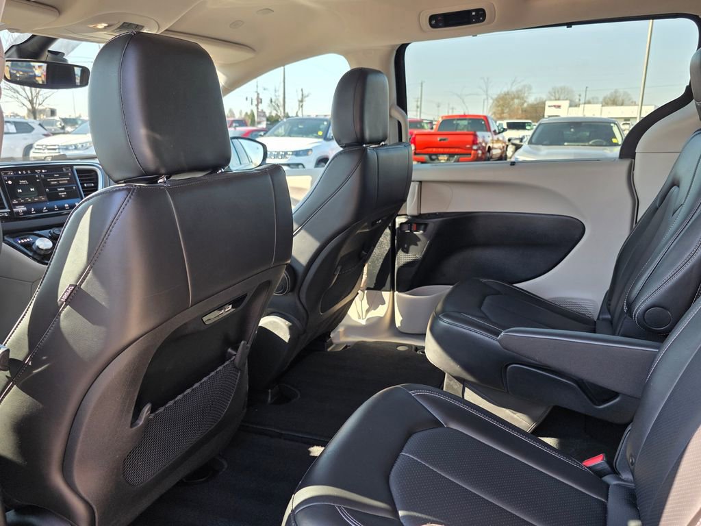 Used 2024 Chrysler Pacifica Touring-L image 31