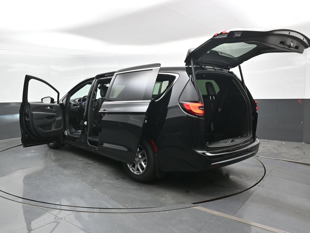 New 2027 Chrysler Pacifica Select FWD image 43