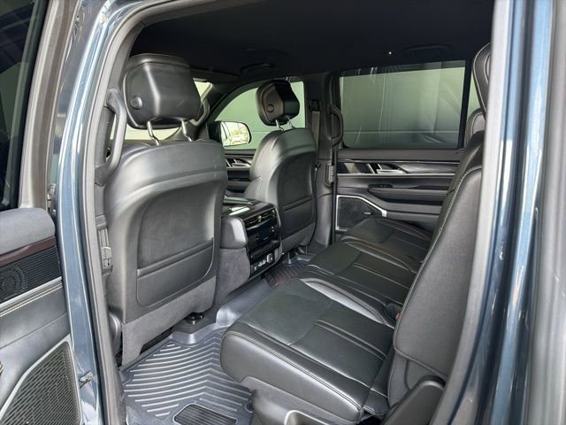 Used 2023 Jeep Wagoneer 2WD image 17