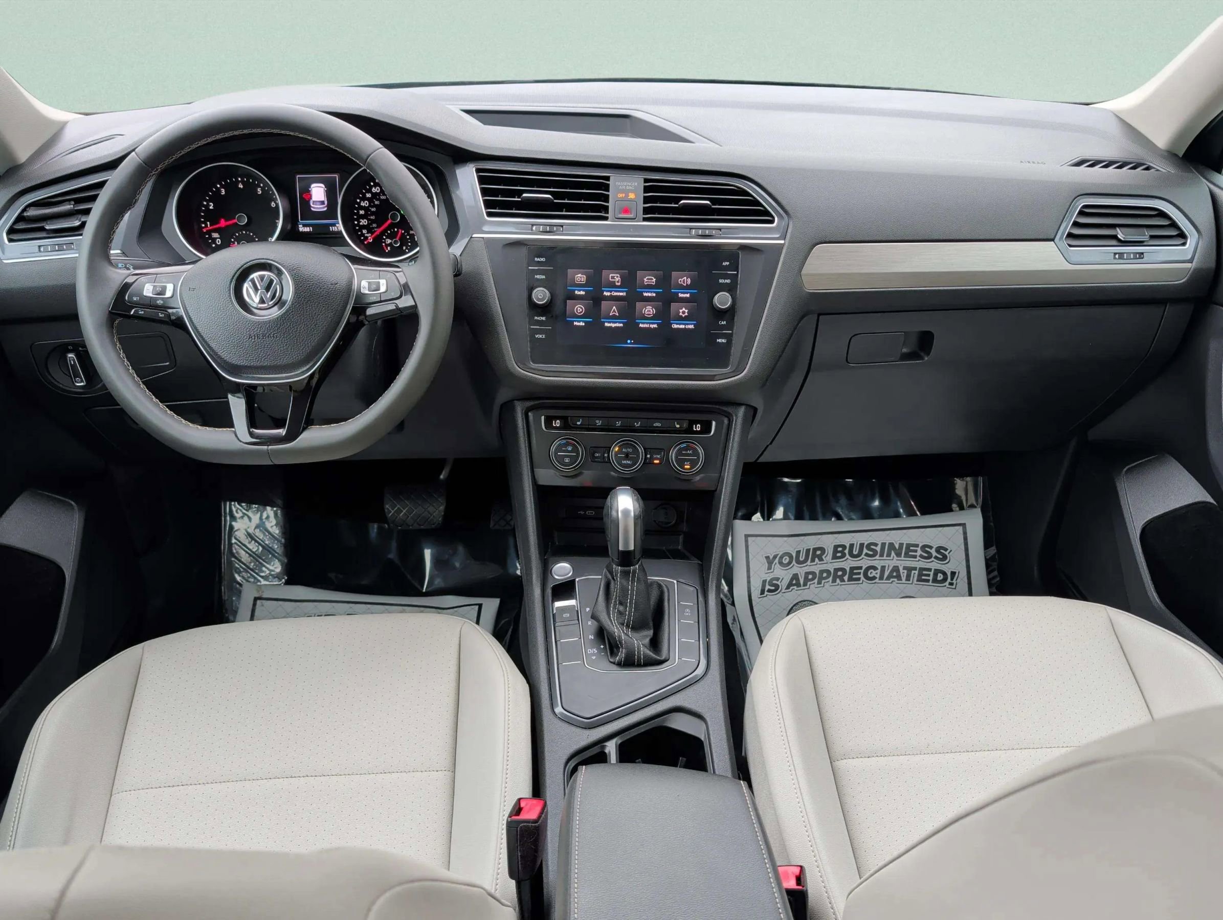 Used 2021 Volkswagen Tiguan SE image 16