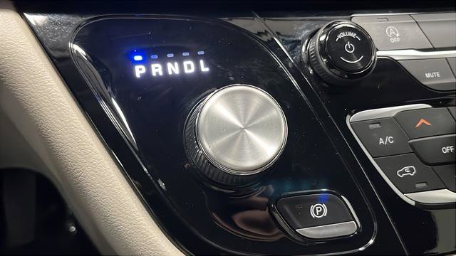 Used 2020 Chrysler Voyager L FWD image 18