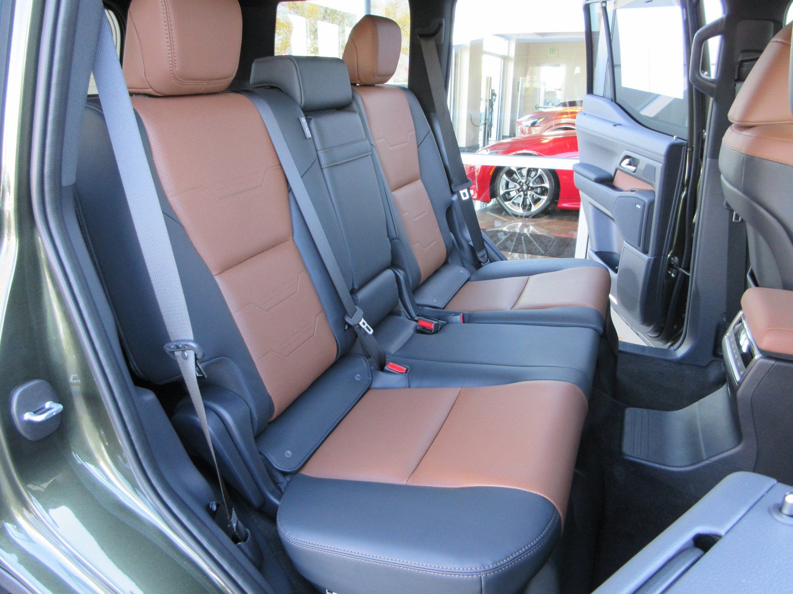 Used 2026 Lexus GX 550 w/ Accessory Package (2T) AWD/4WD image 23