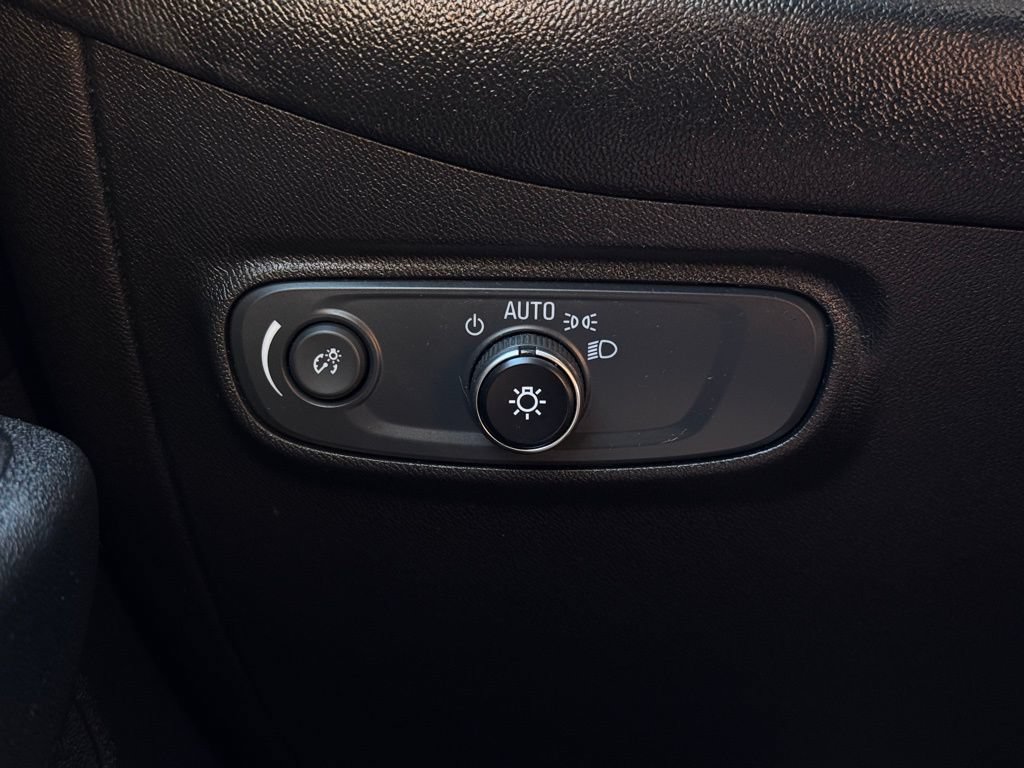 Used 2019 Chevrolet Equinox LT FWD image 23