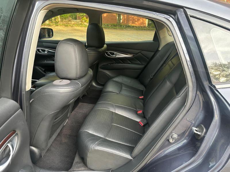 Used 2011 INFINITI M37 w/ Sport Pkg RWD image 17
