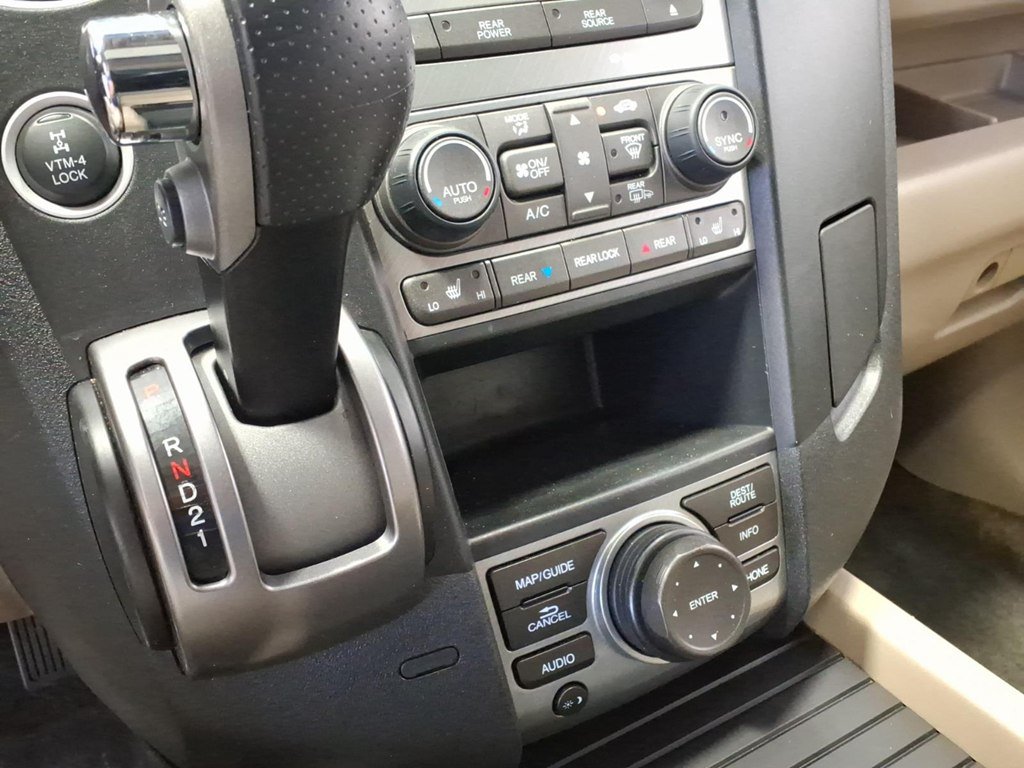 Used 2014 Honda Pilot 4WD Touring w/ RES image 16
