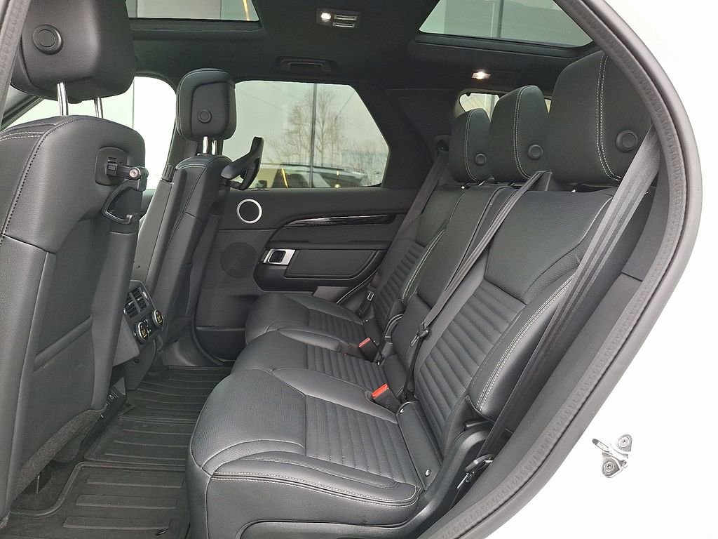 Certified 2025 Land Rover Discovery S AWD/4WD image 9