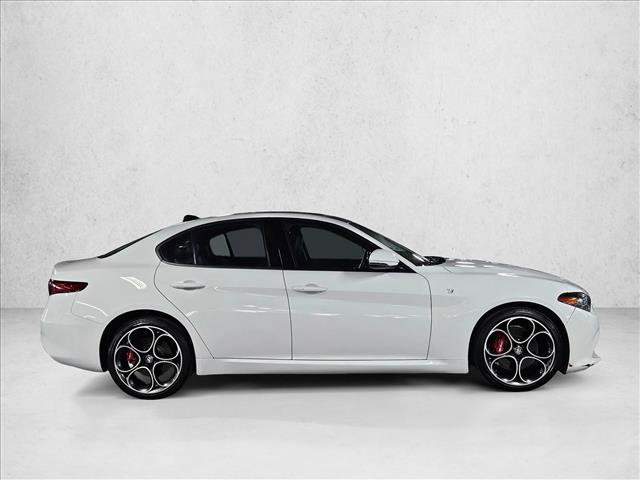 Used 2022 Alfa Romeo Giulia Ti image 4