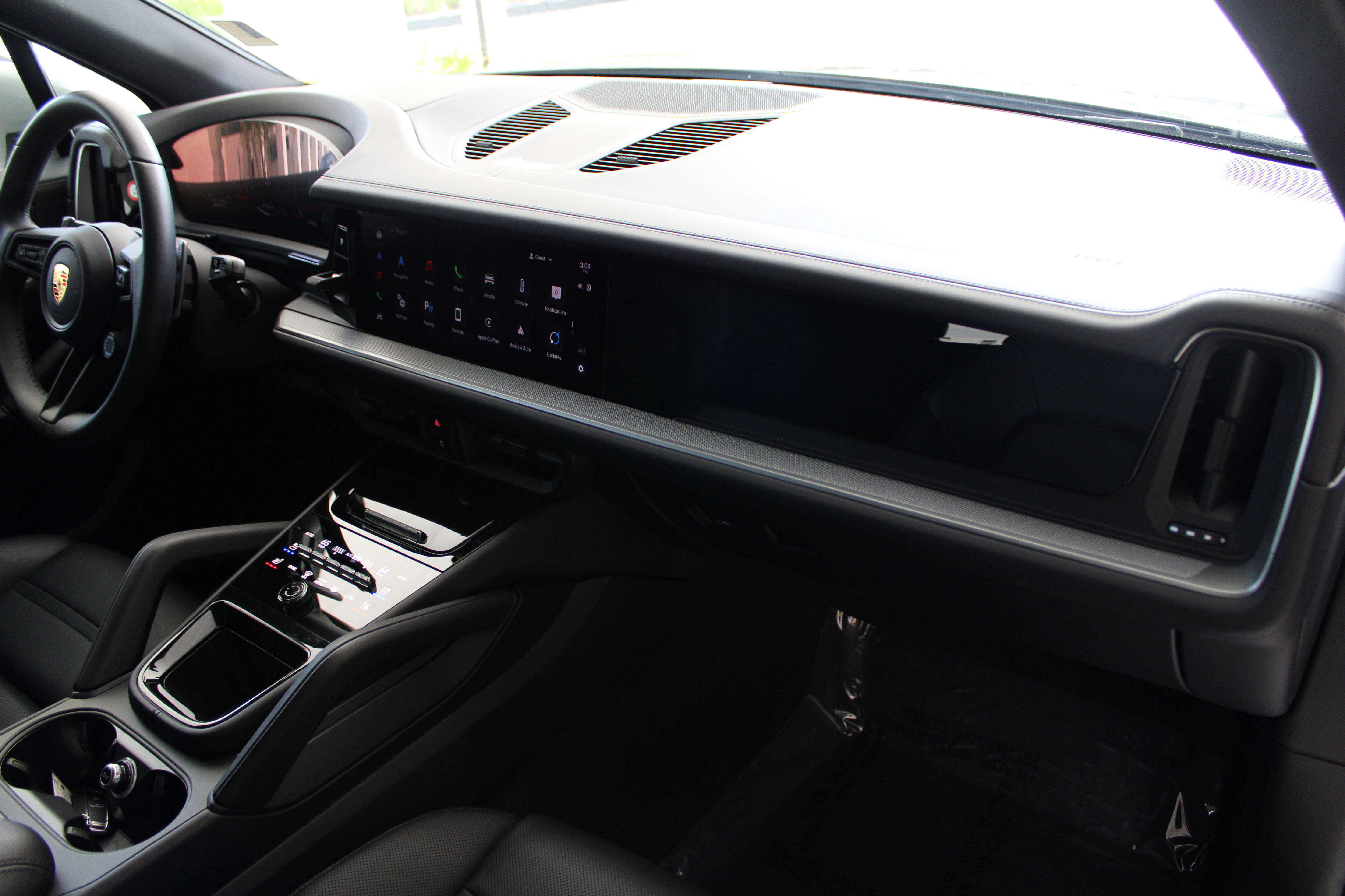 Certified 2025 Porsche Cayenne image 34