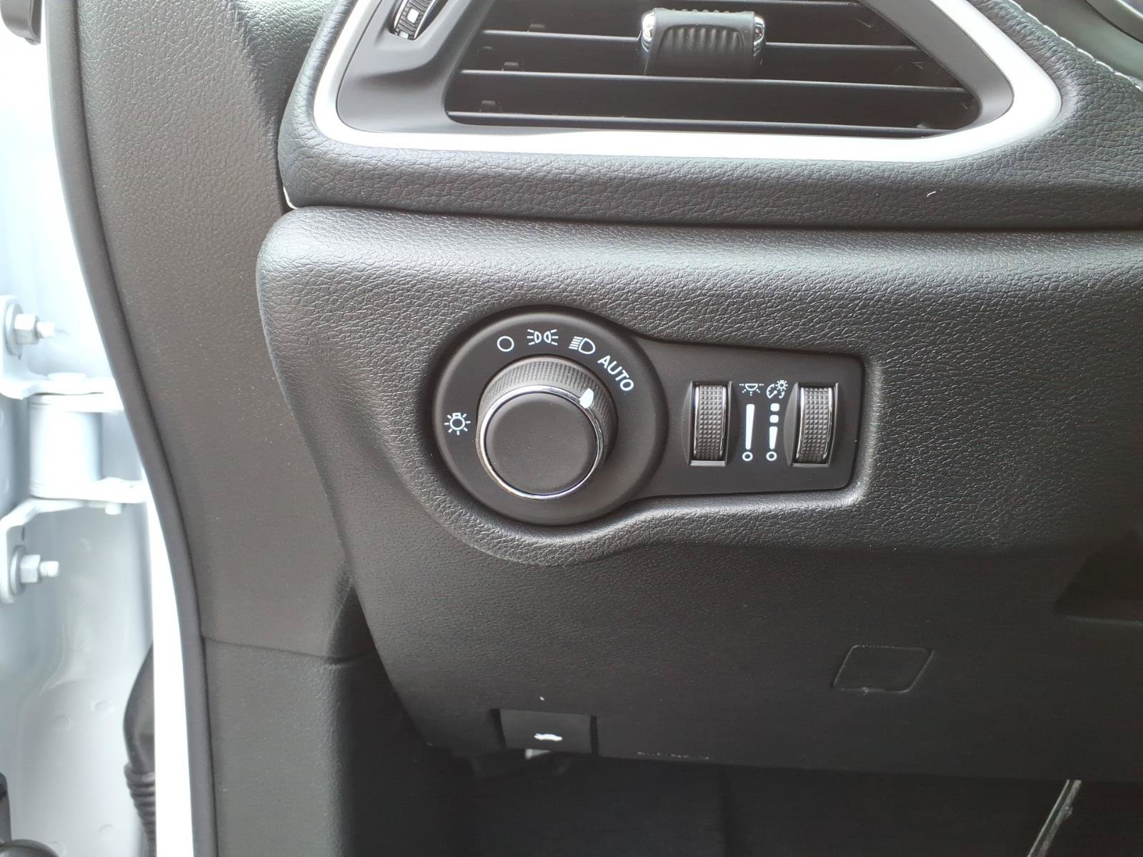 New 2027 Chrysler Pacifica Limited FWD image 16