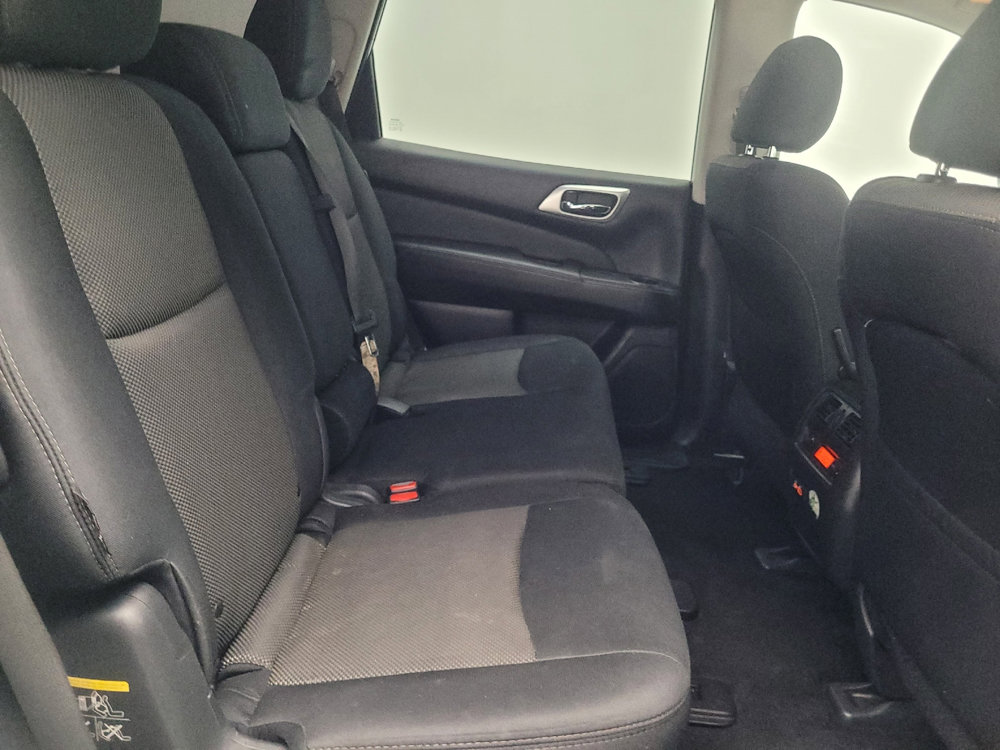 Used 2019 Nissan Pathfinder SV image 19