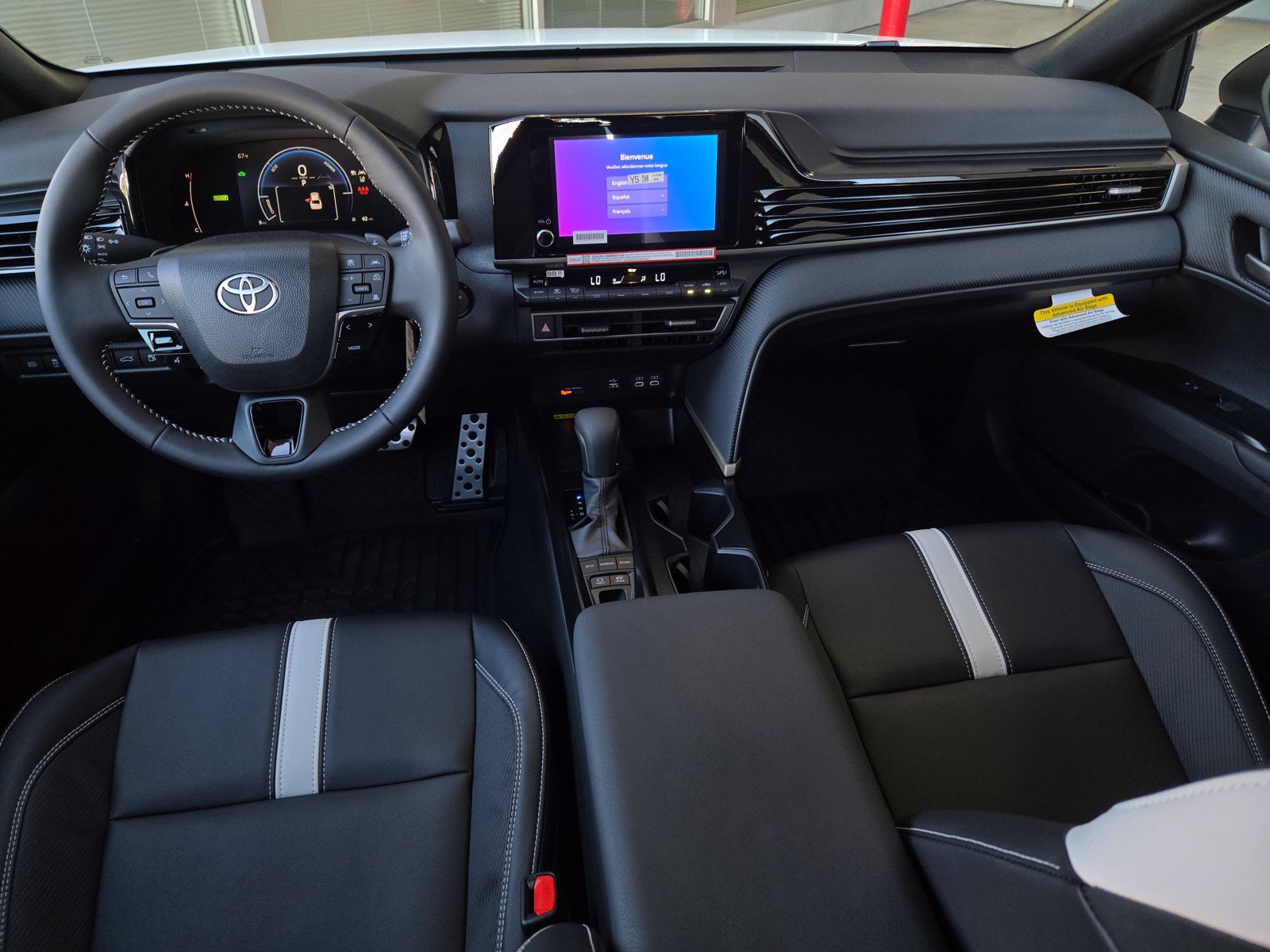 New 2026 Toyota Camry Hybrid FWD image 10