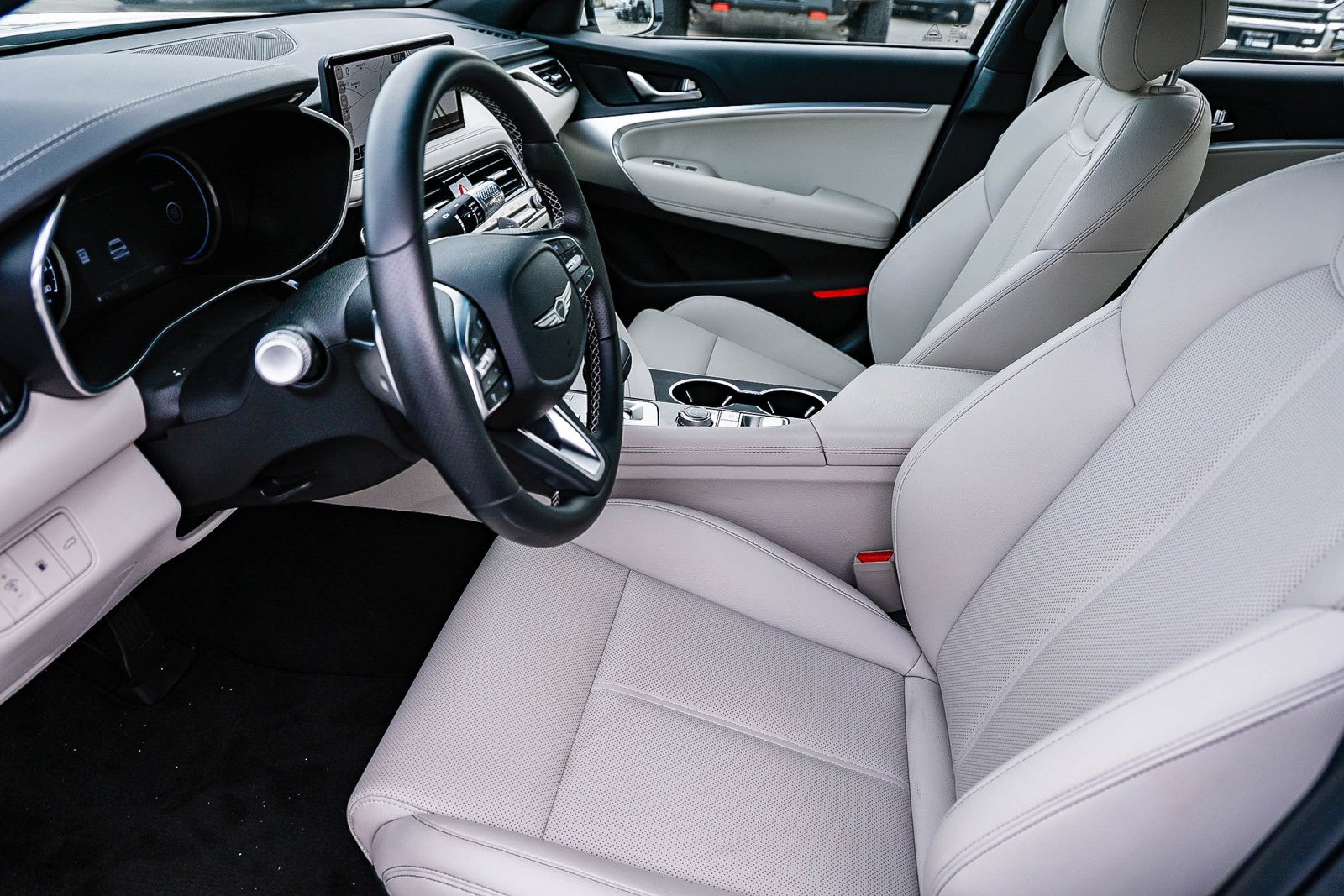 Used 2025 Genesis G70 2.5T image 18