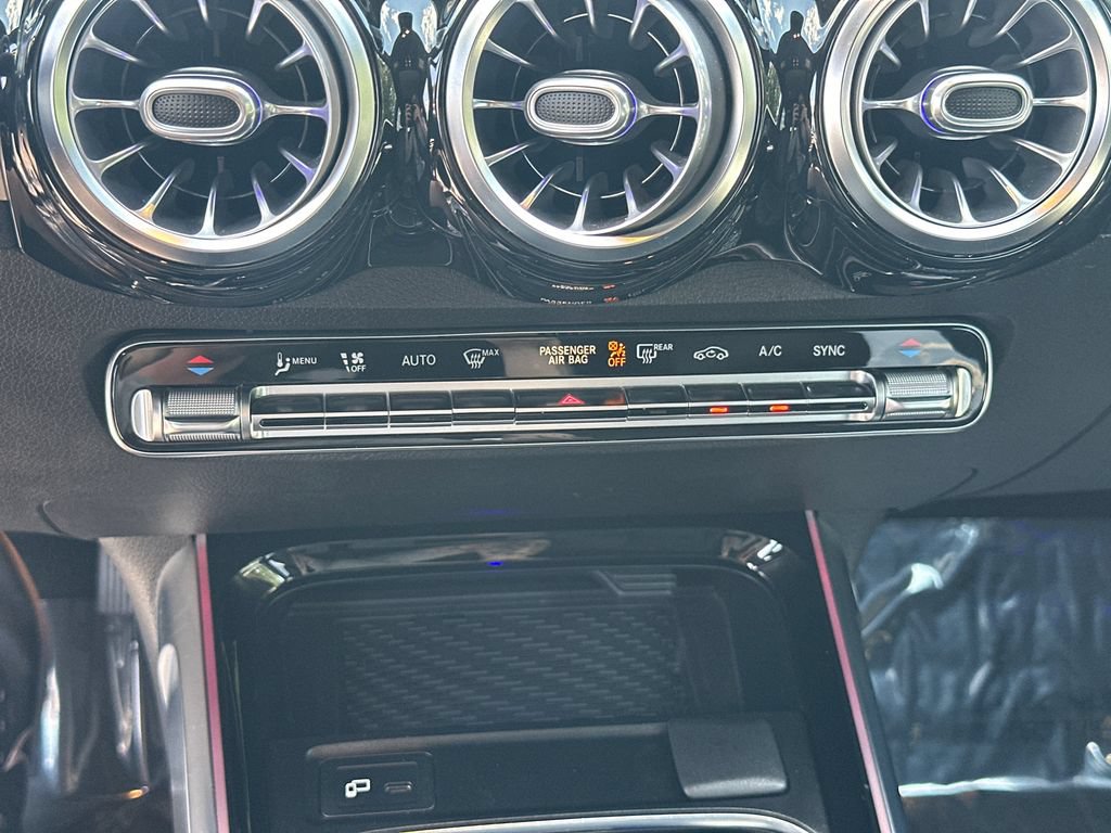 Used 2021 Mercedes-Benz GLB 250 4MATIC image 29
