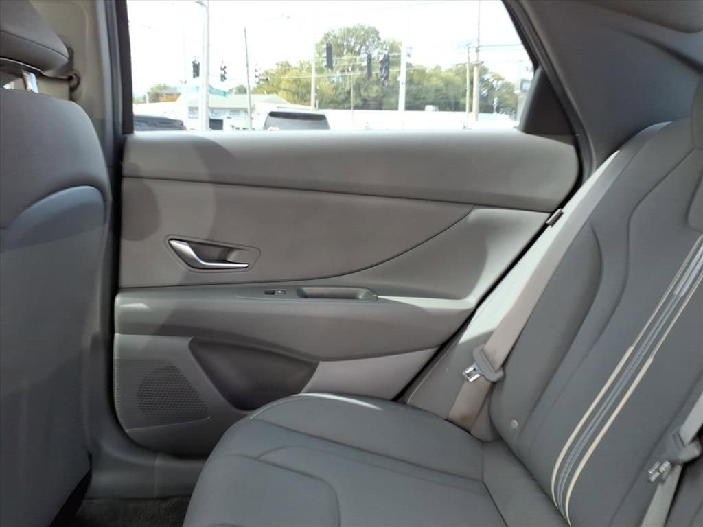 Used 2024 Hyundai Elantra SEL image 32