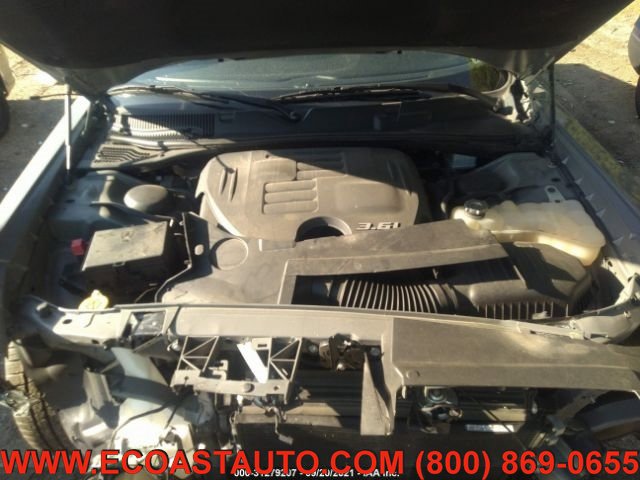 Used 2019 Dodge Challenger SXT w/ Driver Convenience Group image 10