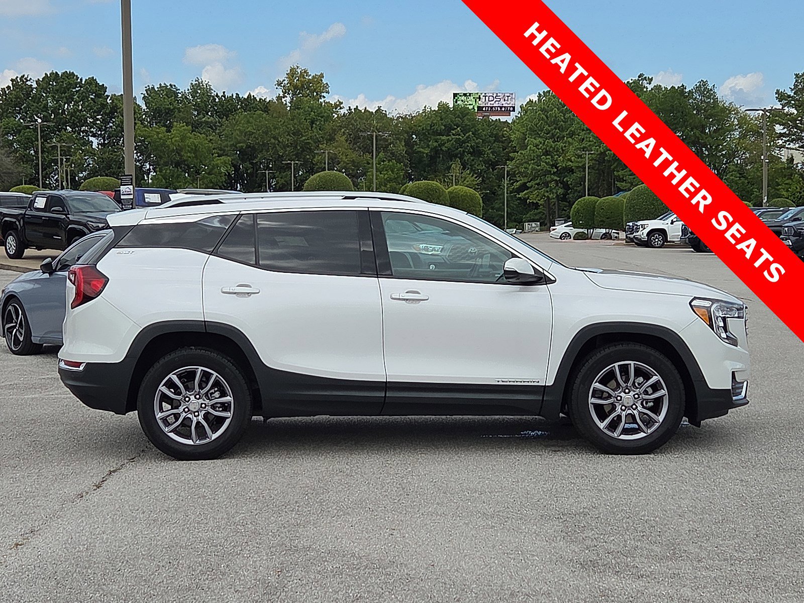 Used 2022 GMC Terrain SLT w/ Tech Package image 6